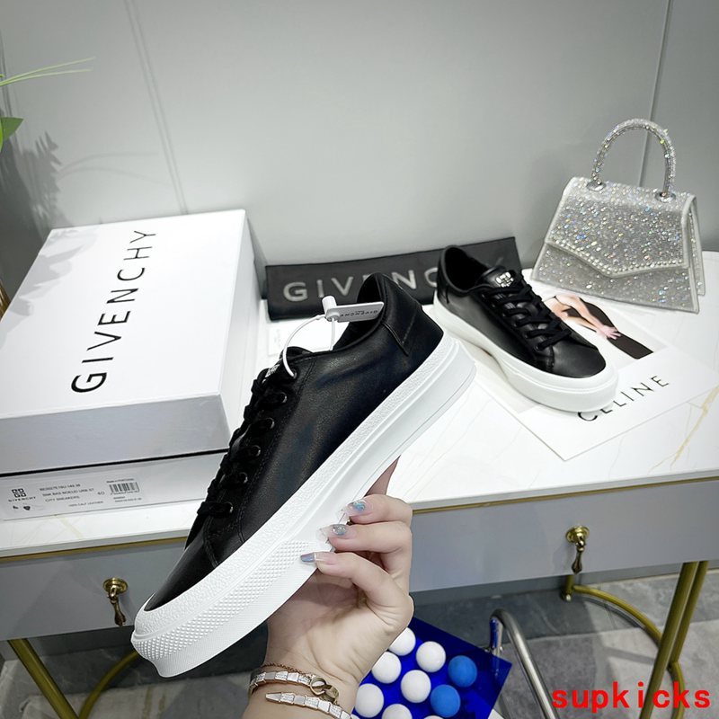 Givenchy shoes Style 062 - packaging and accessories