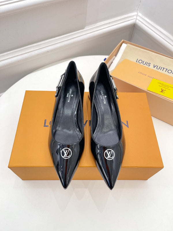 Louis Vuitton shoes Style 421 - close-up of classic monogram styling
