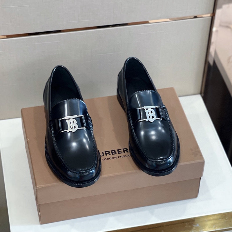 Burberry shoes Style 131 - logo and branding close-up
