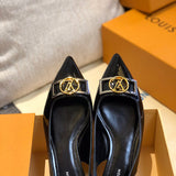 Back view of Louis Vuitton luxury piece style No.124