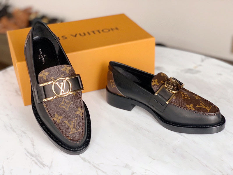 Back view of Louis Vuitton luxury piece style No.049