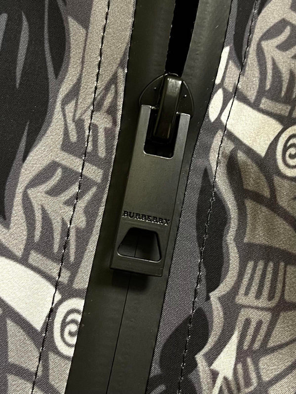 Full silhouette view of Burberry luxury piece style No.457
