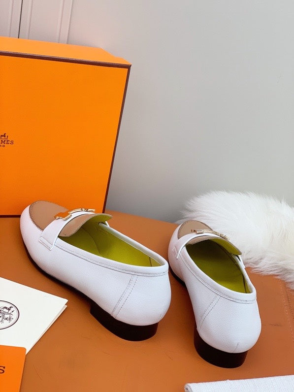 Hermès Tan Pointed-Toe Stiletto Heels - Studio Shot