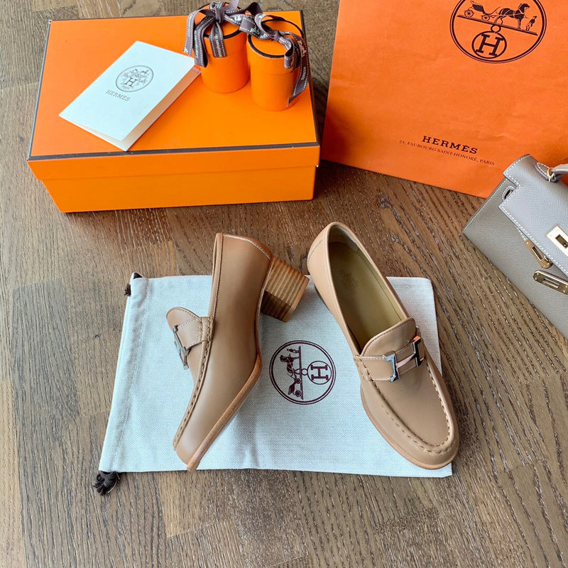 Hermès Grey Platform Heels - Sole Detail View