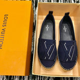 Full silhouette view of Louis Vuitton luxury piece style No.023