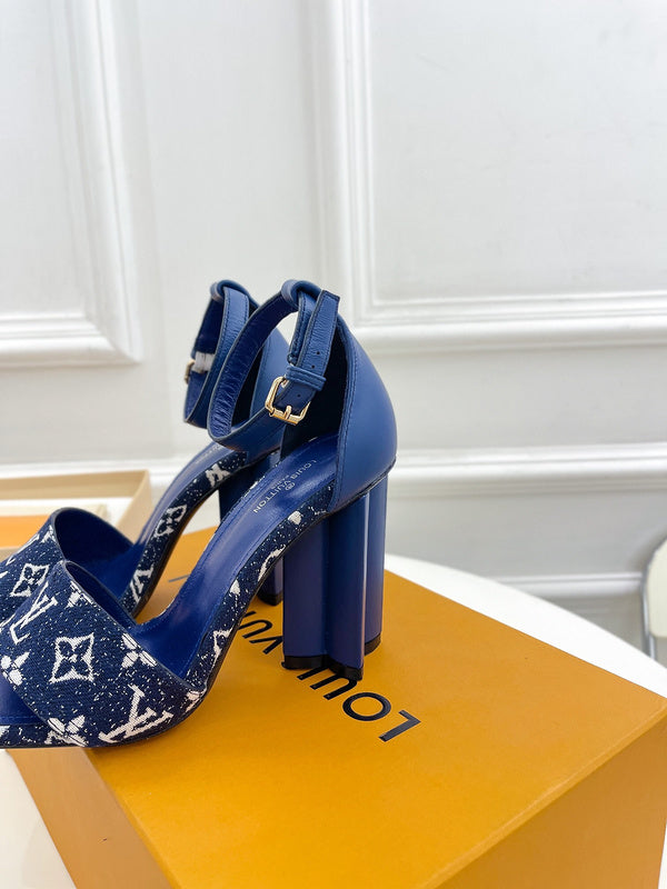 Louis Vuitton shoes Style 386 - texture and material detail (alternate angle)