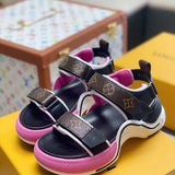 Front view of Louis Vuitton luxury piece style No.120