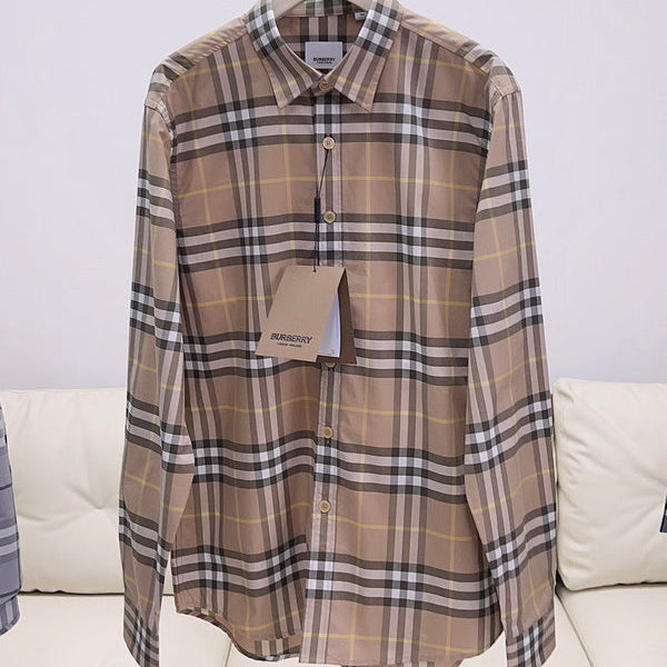 Side profile view of Burberry luxury piece style No.070