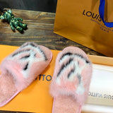 Styling view of Louis Vuitton luxury piece style No.122