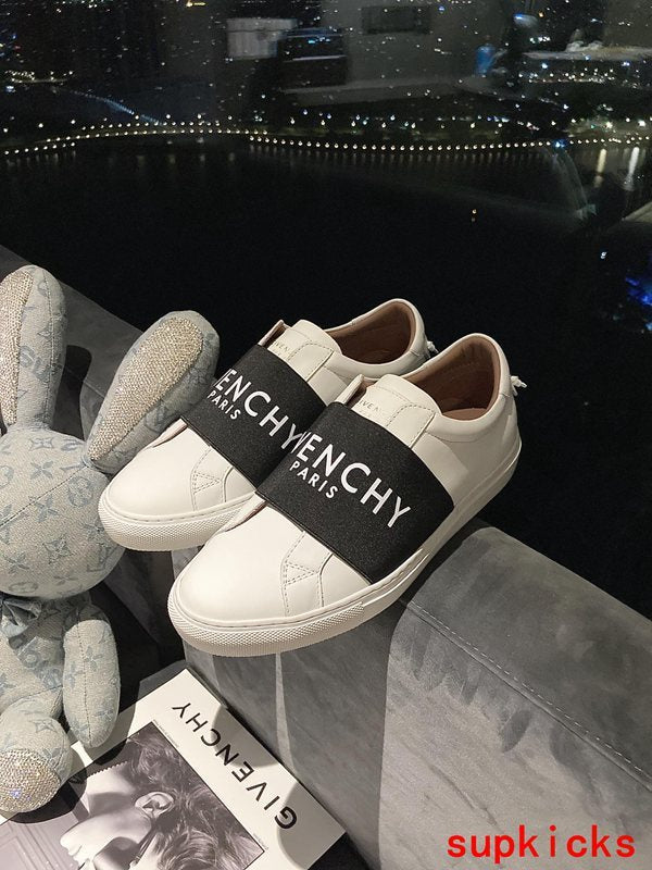 Givenchy shoes Style 084 - packaging and accessories