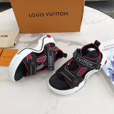 Three-quarter angle view of Louis Vuitton luxury piece style No.086