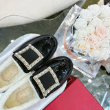 Front view of Roger Vivier luxury piece style No.087