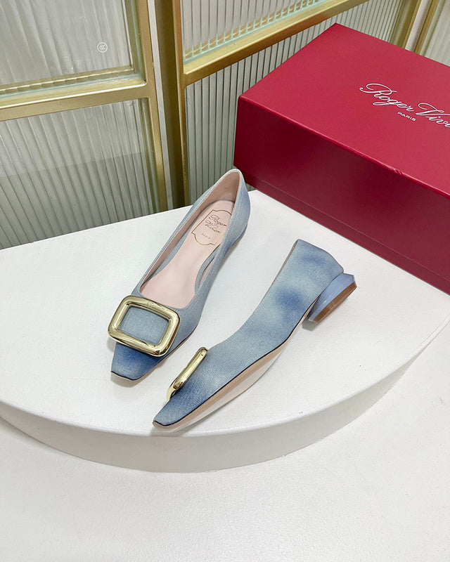 Full silhouette view of Roger Vivier luxury piece style No.103