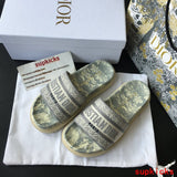 Dior shoes Style 041 - logo and branding close-up (alternate angle)