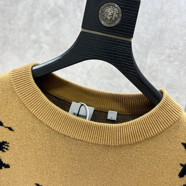Back view of Burberry luxury piece style No.346