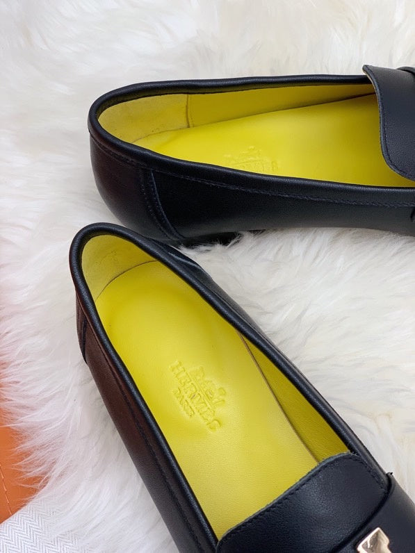 Hermes shoes Style 387 - true-to-life color detail
