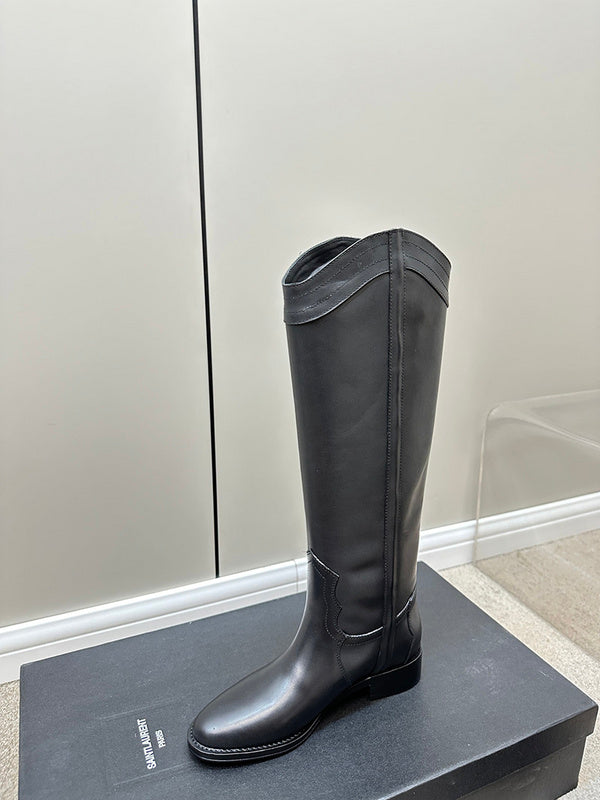 Full silhouette view of Saint Laurent luxury piece style No.051