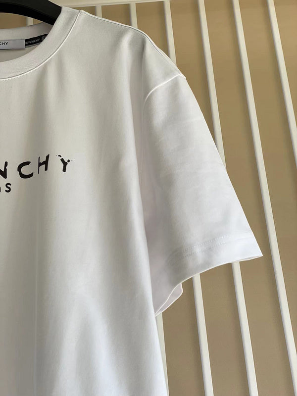 Styling view of Givenchy luxury piece style No.192