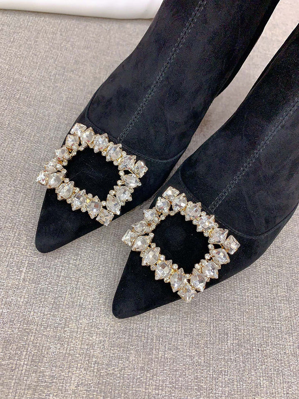 Front view of Roger Vivier luxury piece style No.061