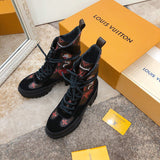 Three-quarter angle view of Louis Vuitton luxury piece style No.172