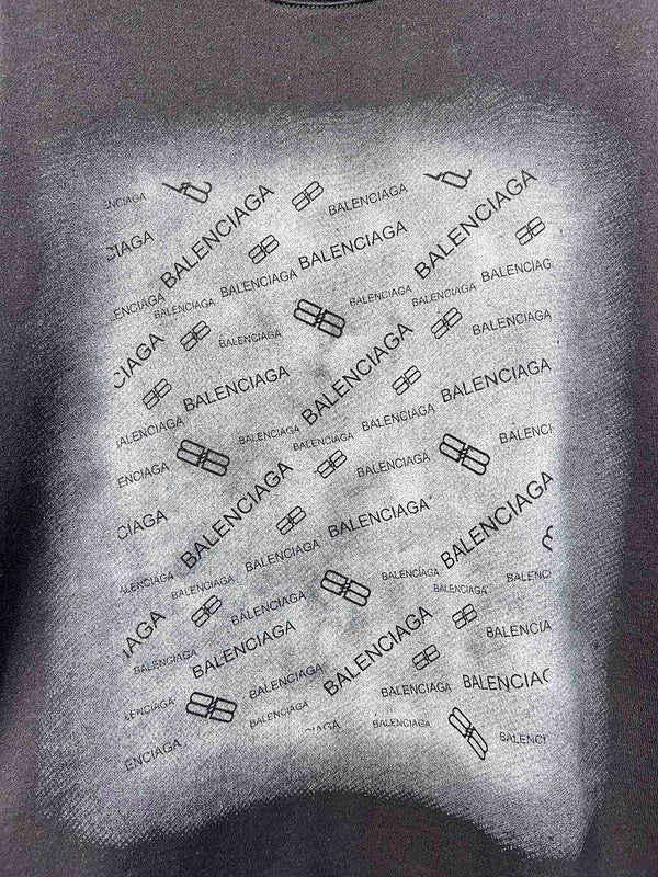 Three-quarter angle view of Balenciaga luxury piece style No.050
