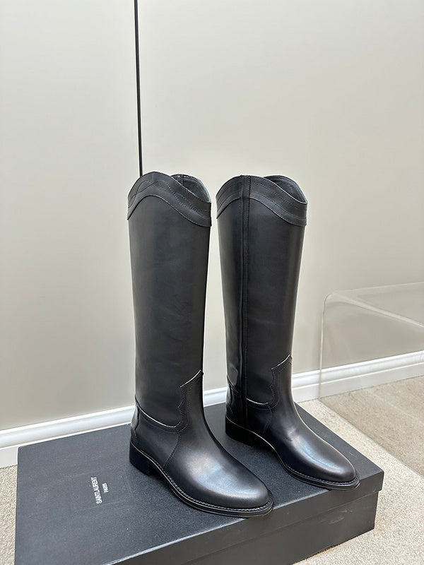 Three-quarter angle view of Saint Laurent luxury piece style No.051