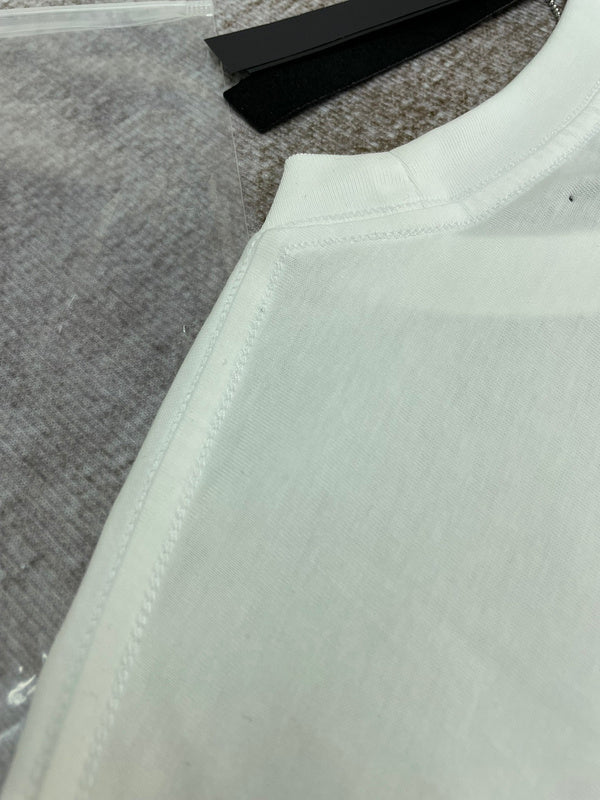 Three-quarter angle view of Amiri luxury piece style No.045