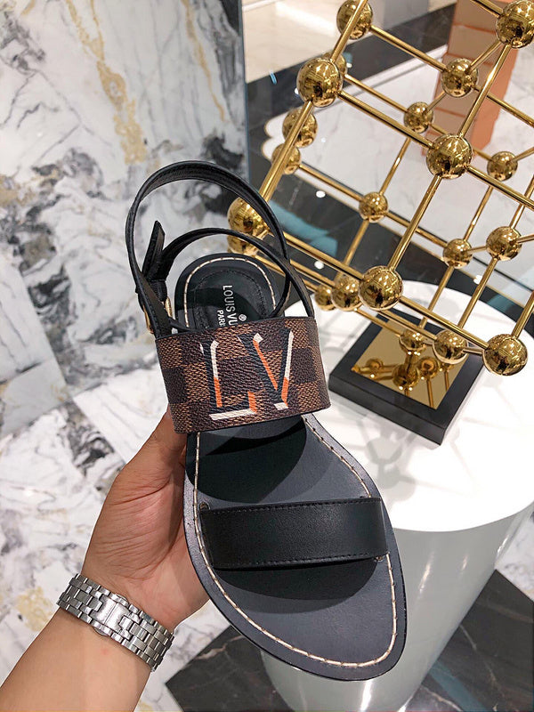 Back view of Louis Vuitton luxury piece style No.067