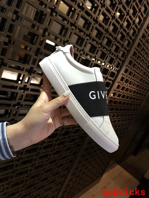 Givenchy shoes Style 084 - close-up of statement logo accent