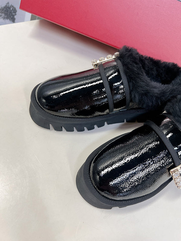 Texture and finish detail of Roger Vivier luxury piece style No.064