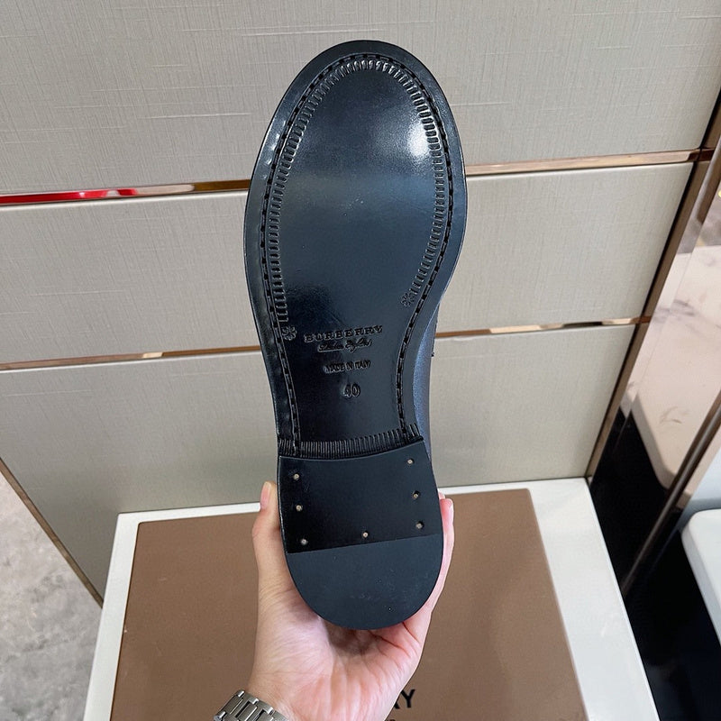 Burberry shoes Style 155 - side profile detail