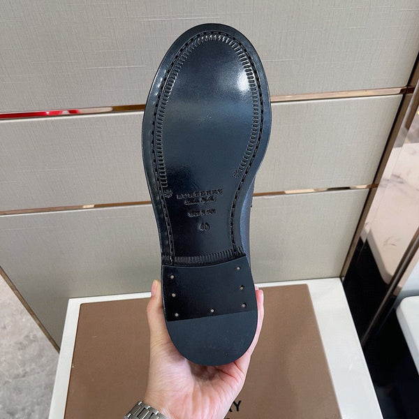 Burberry shoes Style 155 - side profile detail