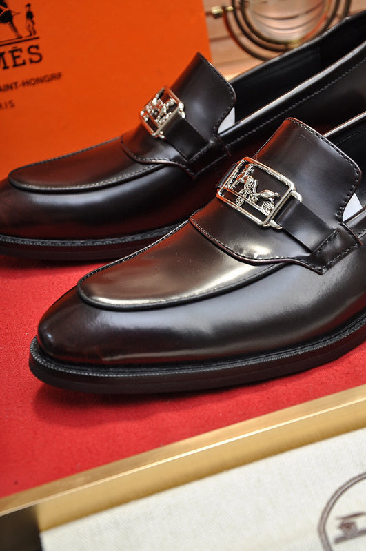 Hermès Chocolate Brown Bow-Detail Flats - Close-Up Texture View