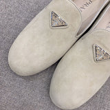 Three-quarter angle view of Prada luxury piece style No.122