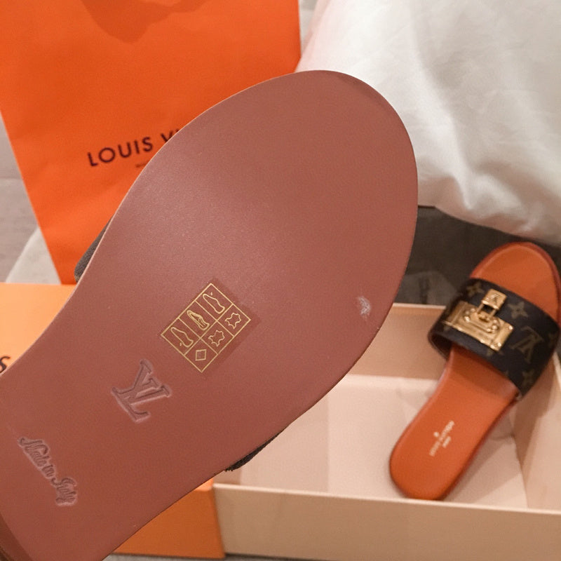 Side profile view of Louis Vuitton luxury piece style No.022