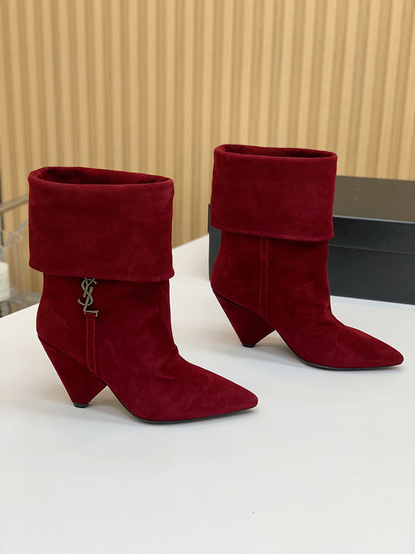 Three-quarter angle view of Saint Laurent luxury piece style No.040