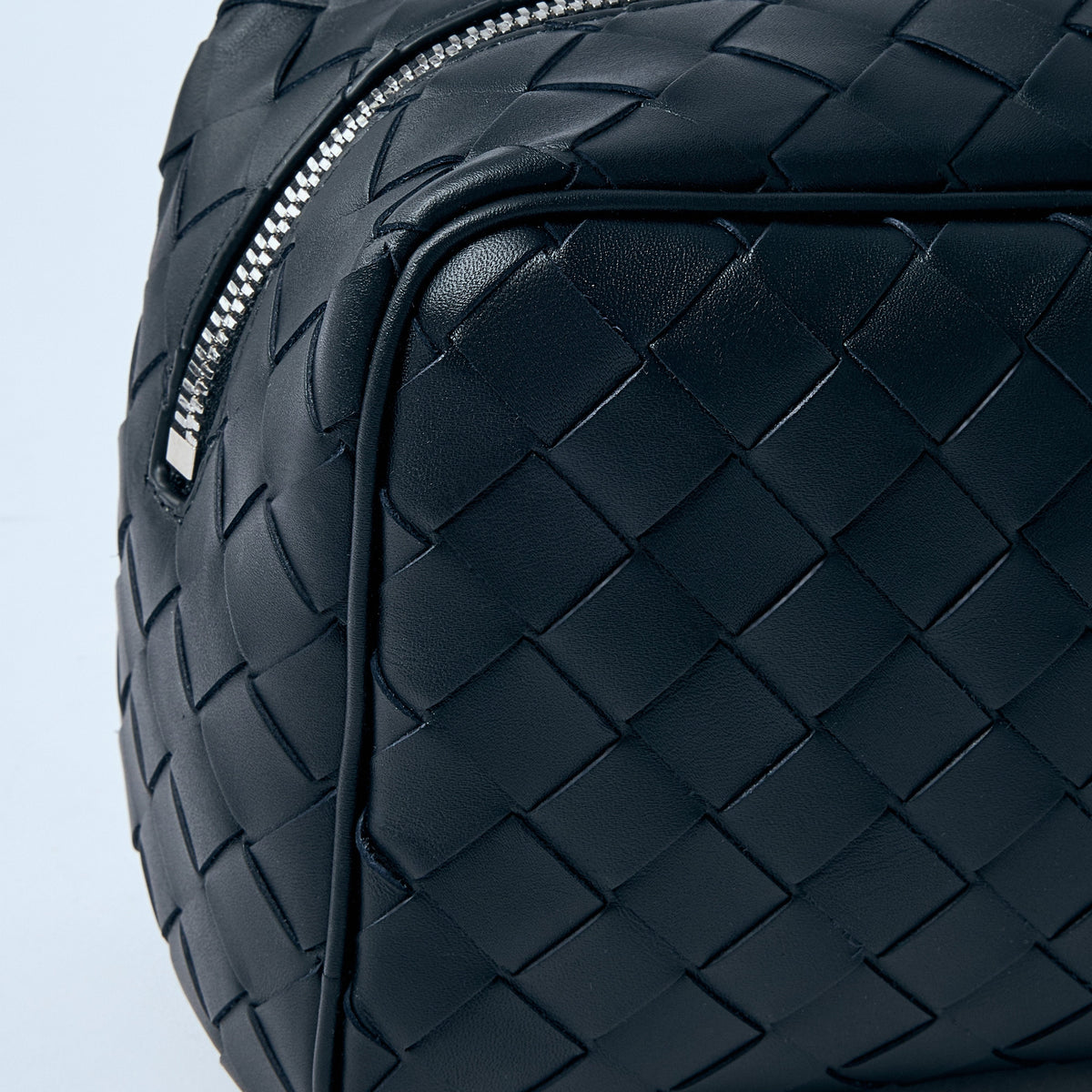 Bottega Veneta Bags? Bottega Veneta Men Intrecciato Travel Pouch Premium Designer Shoulder Bag
