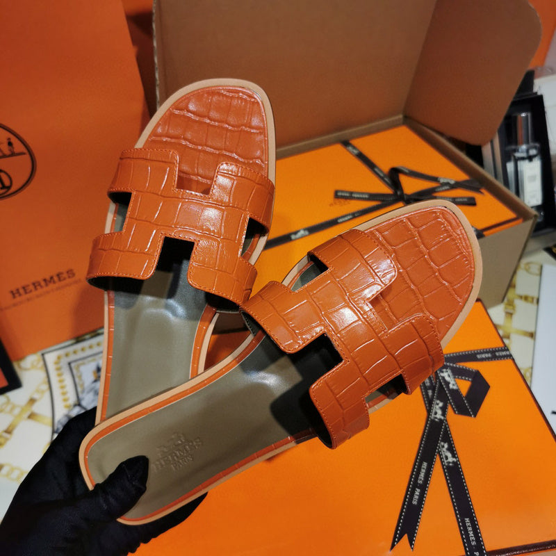Hermes sandals Style 117 - close-up of handcrafted italian detailing