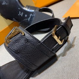 Front view of Louis Vuitton luxury piece style No.046