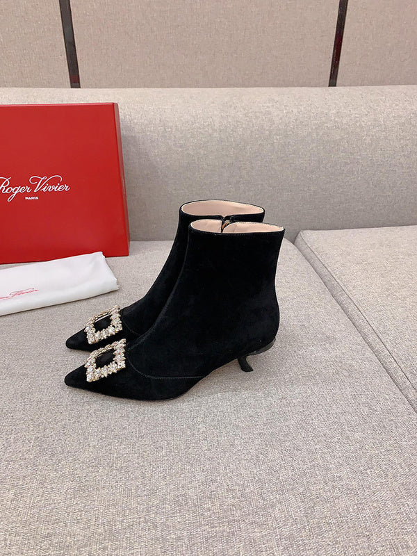 Texture and finish detail of Roger Vivier luxury piece style No.061