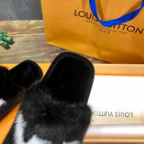 Front view of Louis Vuitton luxury piece style No.130