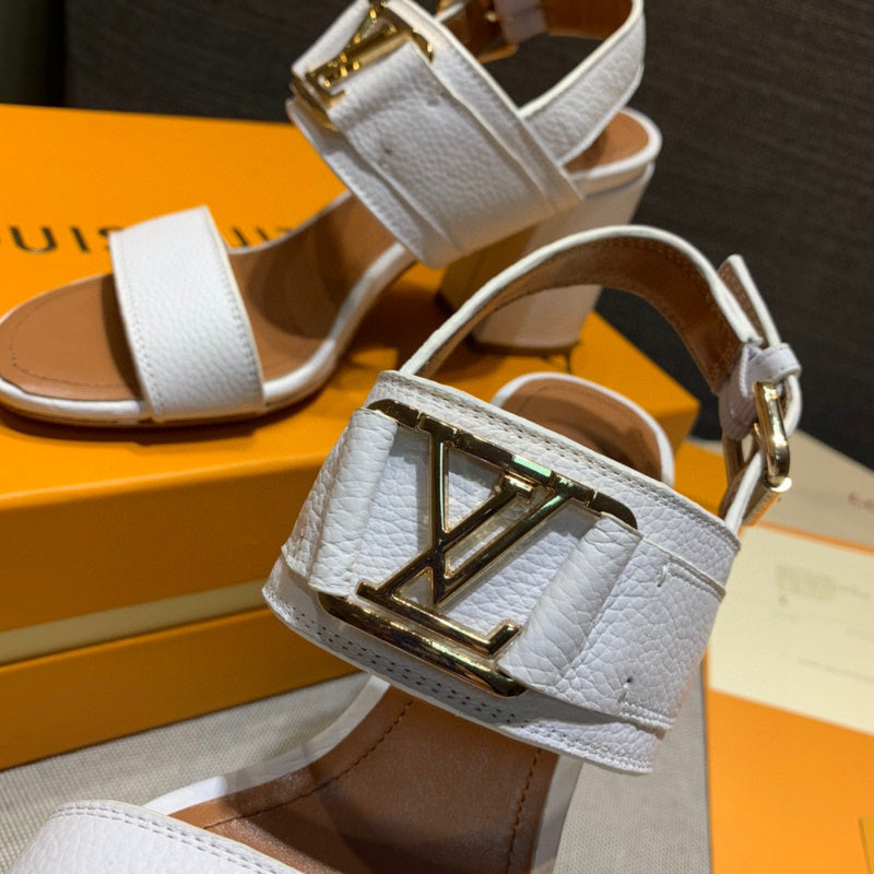 Front view of Louis Vuitton luxury piece style No.050