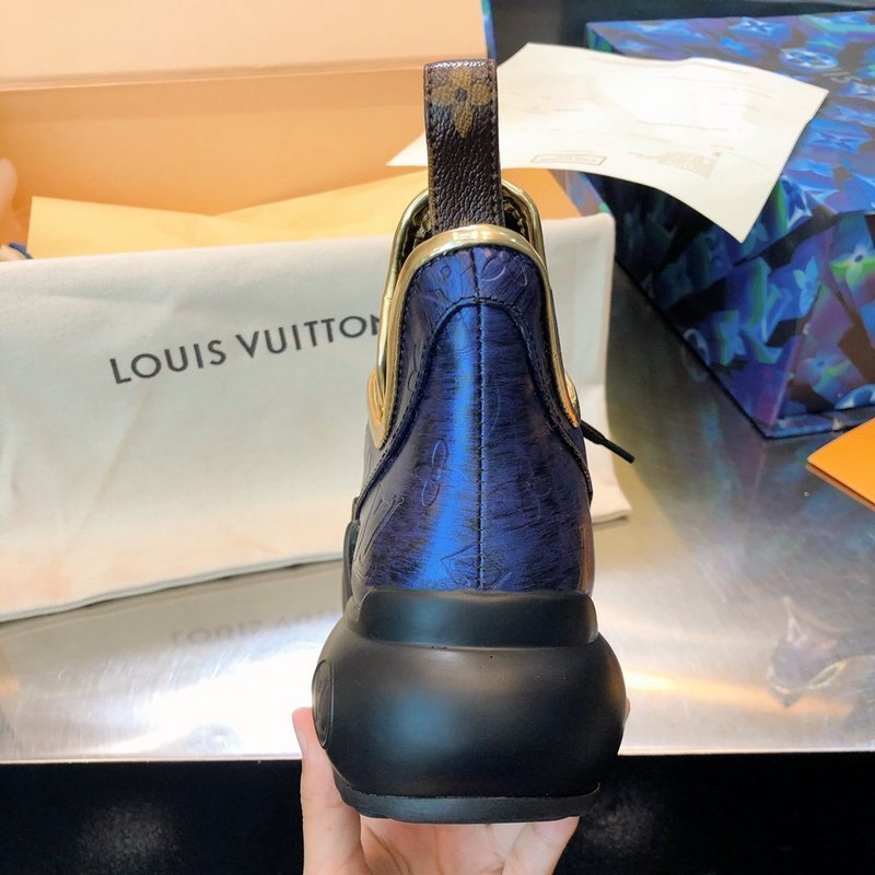 Three-quarter angle view of Louis Vuitton luxury piece style No.145