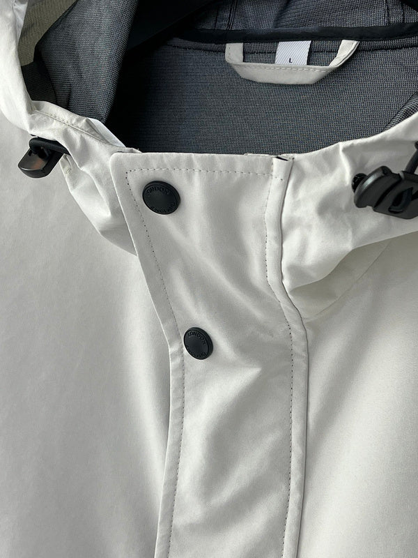 Three-quarter angle view of Burberry luxury piece style No.515
