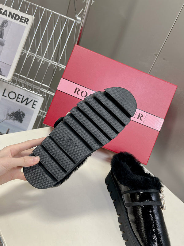 Styling view of Roger Vivier luxury piece style No.064
