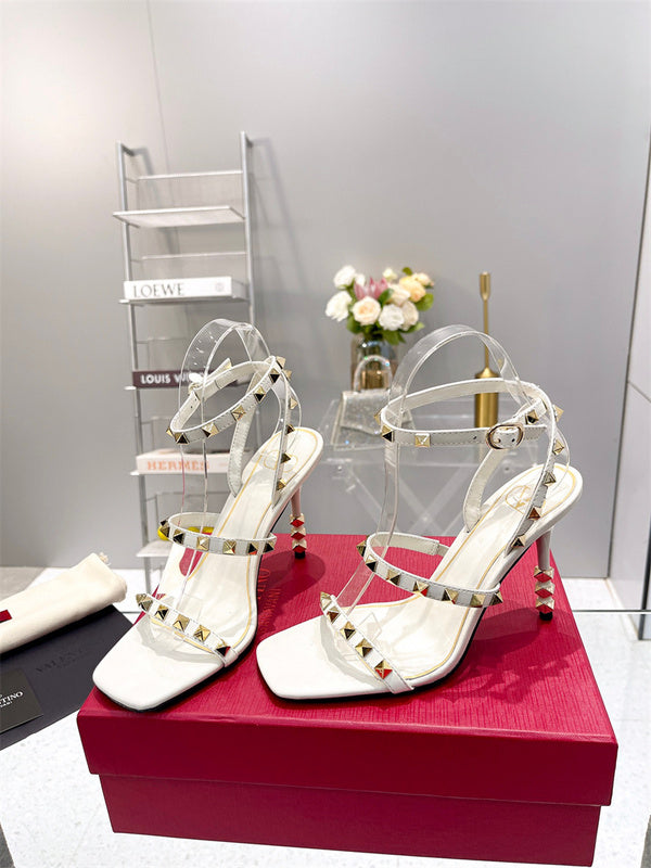 Three-quarter angle view of Valentino Garavani luxury piece style No.189