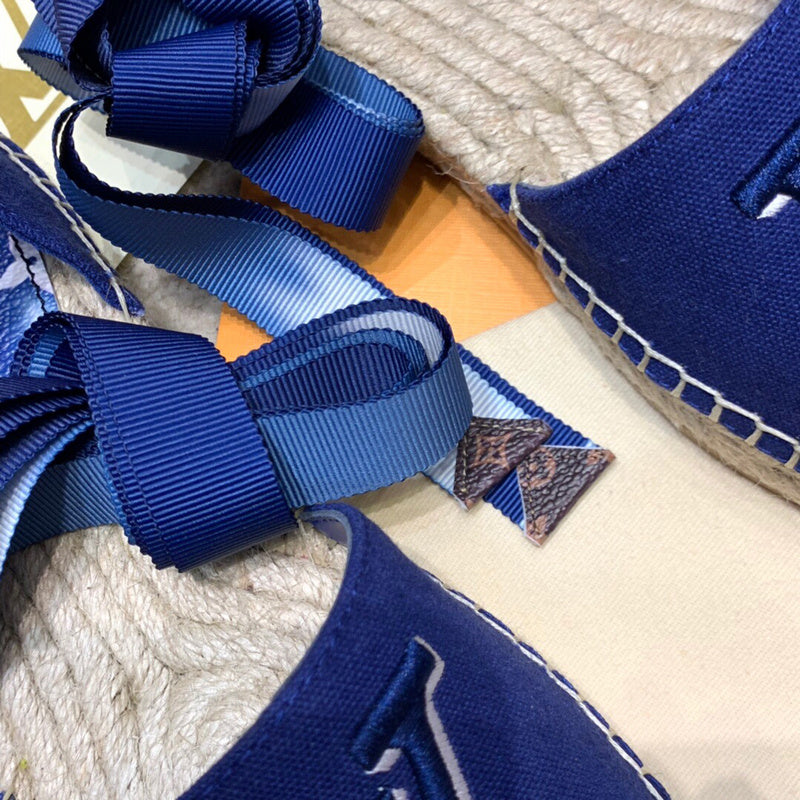 Texture and finish detail of Louis Vuitton luxury piece style No.106