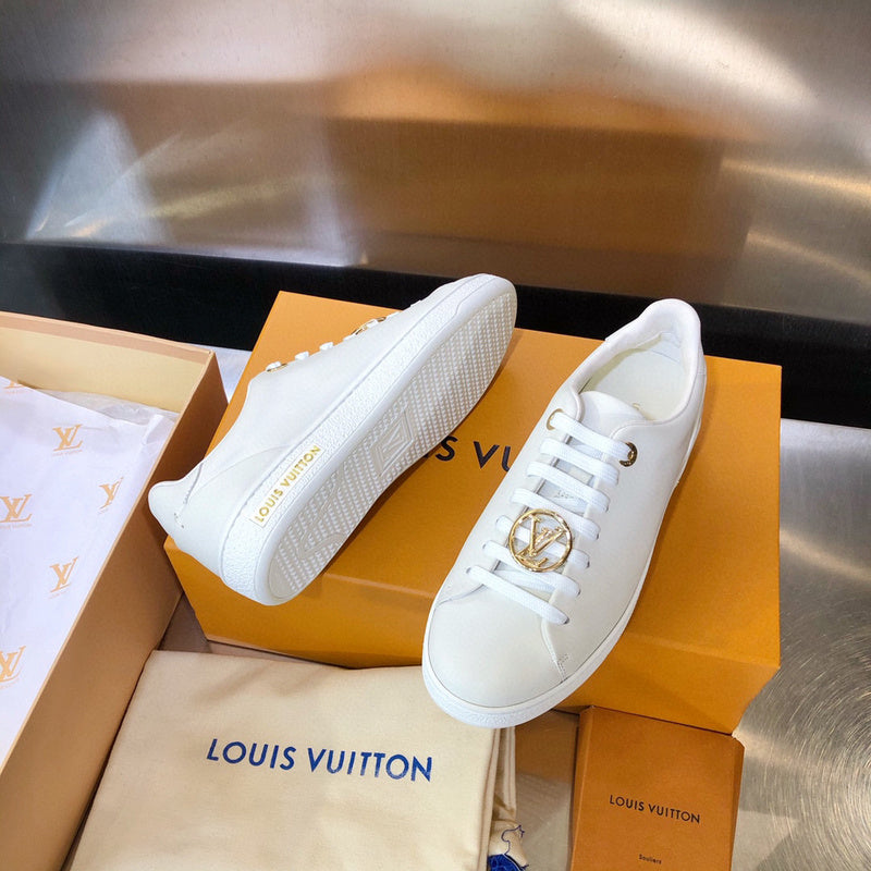 Front view of Louis Vuitton luxury piece style No.017