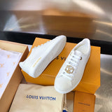 Front view of Louis Vuitton luxury piece style No.017
