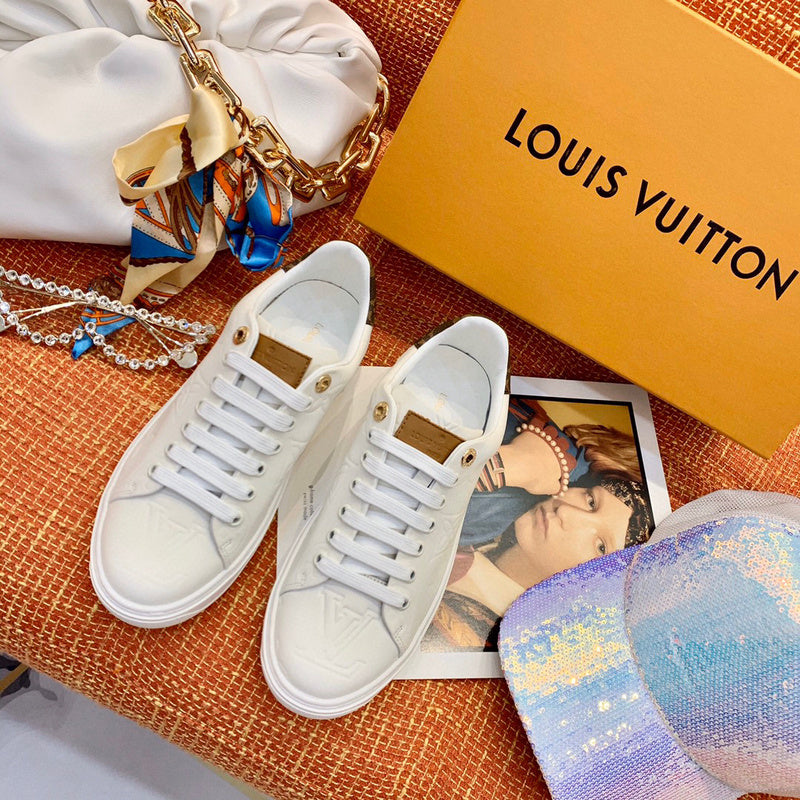 Side profile view of Louis Vuitton luxury piece style No.043